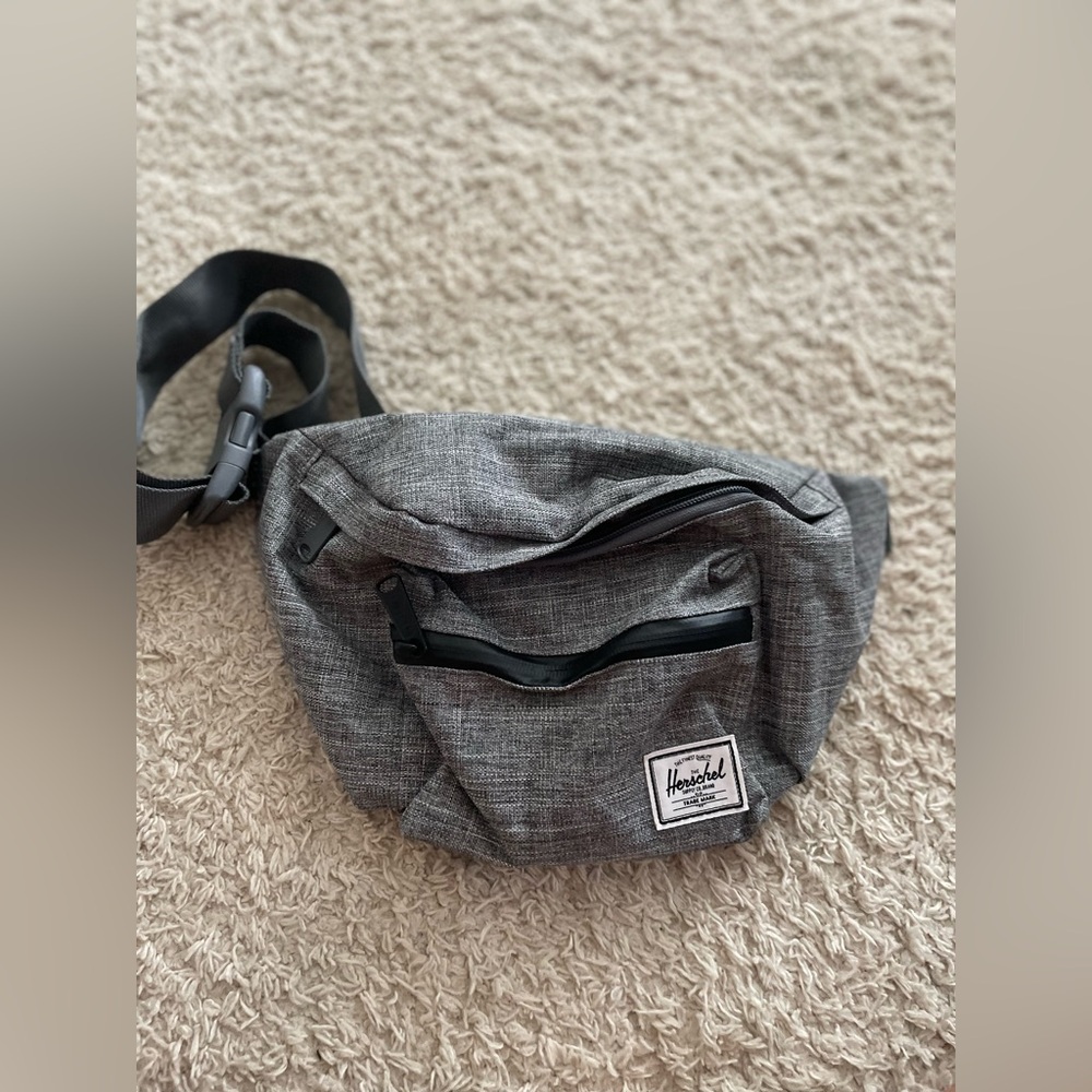 the herschel company handbag b8